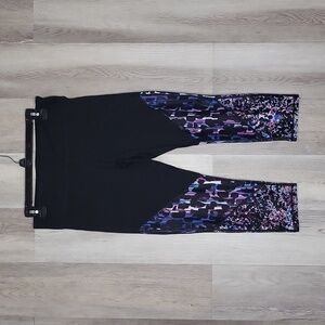 🛍Fabletics Womens Medium Salar Statement Powerhold Black‎ Capri Leggings Active